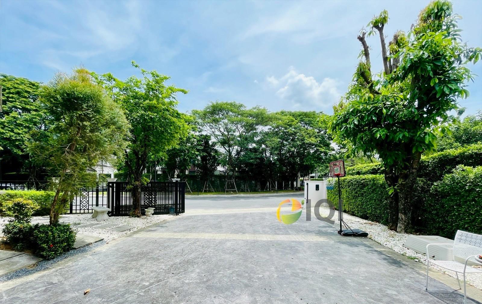 Single house for sale, Chewawan Pinklao-Sathorn, 2-storey luxury house on Phutthamonthon Sai 1 Road image