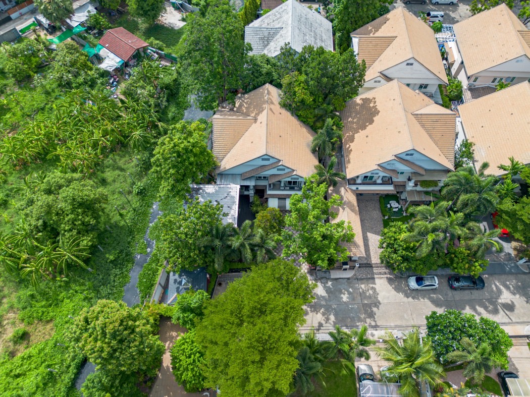 For sale 2-storey detached house, 3 buildings on the same land, Ban Phatthanakan, Phatthanakan Road 30, house next to a canal image