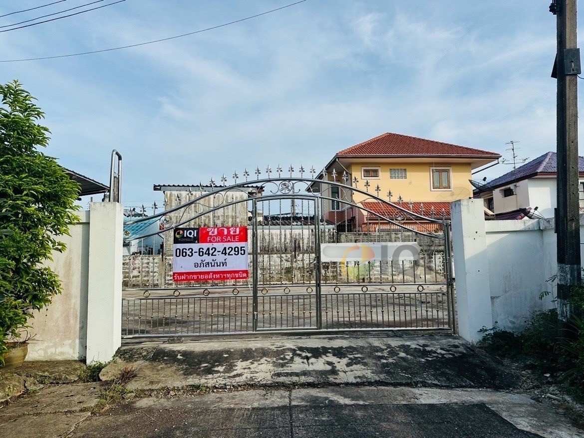 For sale 2 plots of vacant land with title deeds in the Pla Thong Village, Srinakarin, next to the MRT Yellow Line (Sri Dan Station) image