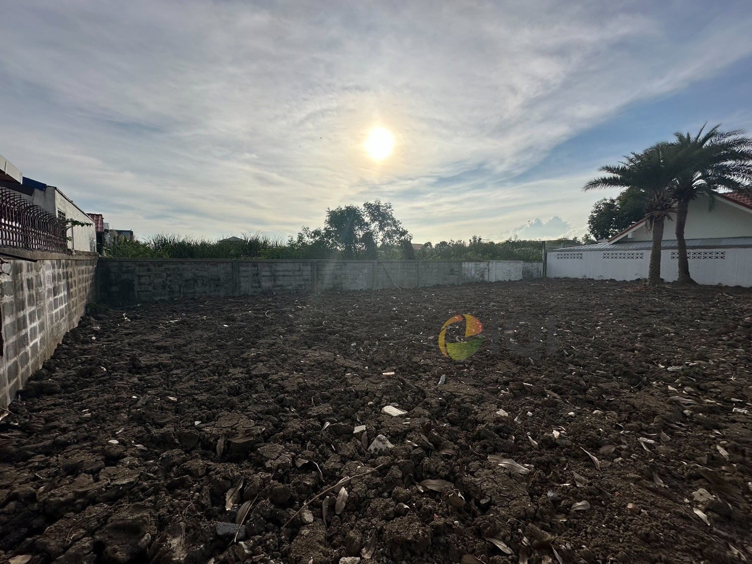 For sale 2 plots of vacant land with title deeds in the Pla Thong Village, Srinakarin, next to the MRT Yellow Line (Sri Dan Station) image