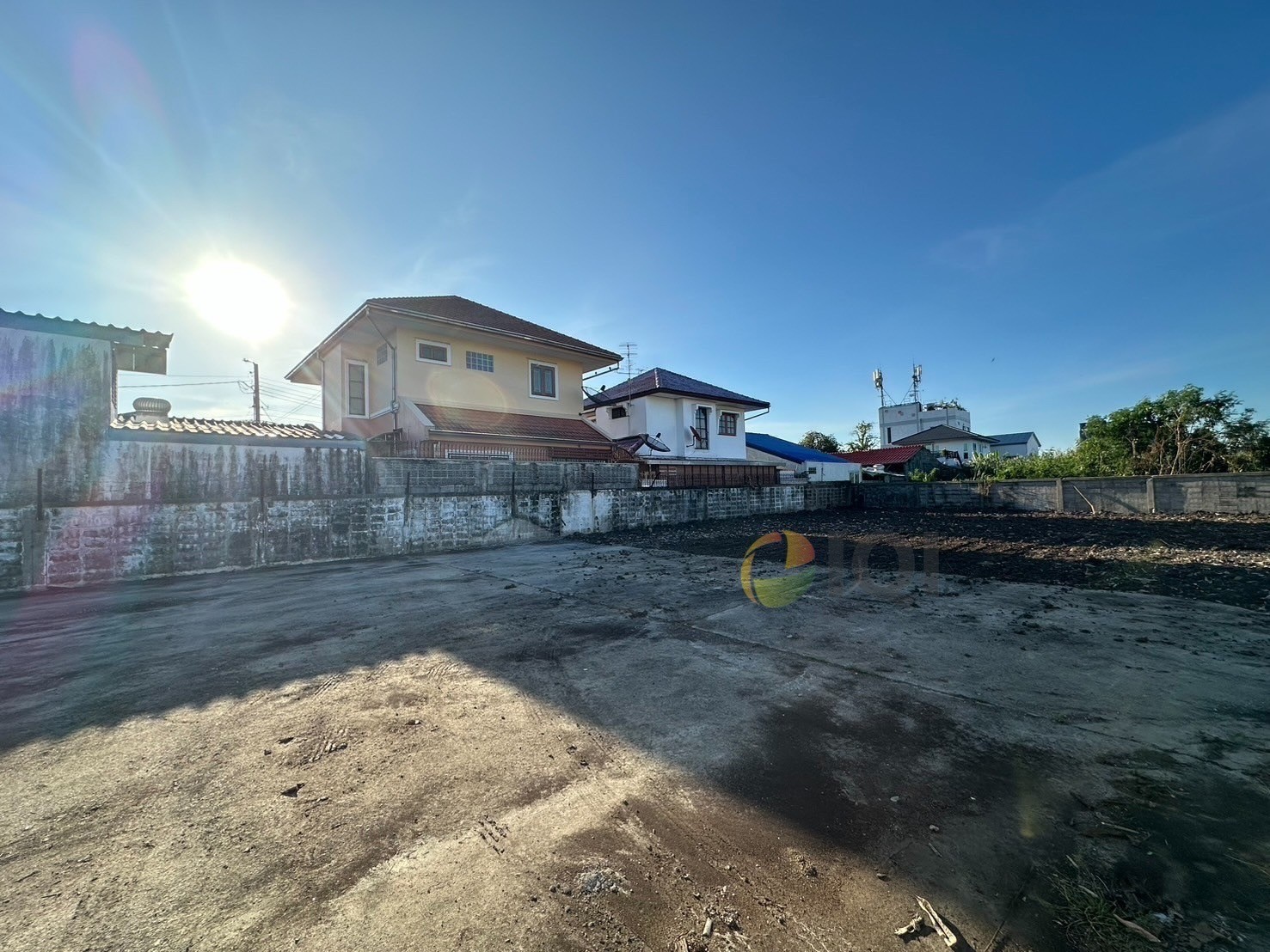 For sale 2 plots of vacant land with title deeds in the Pla Thong Village, Srinakarin, next to the MRT Yellow Line (Sri Dan Station) image