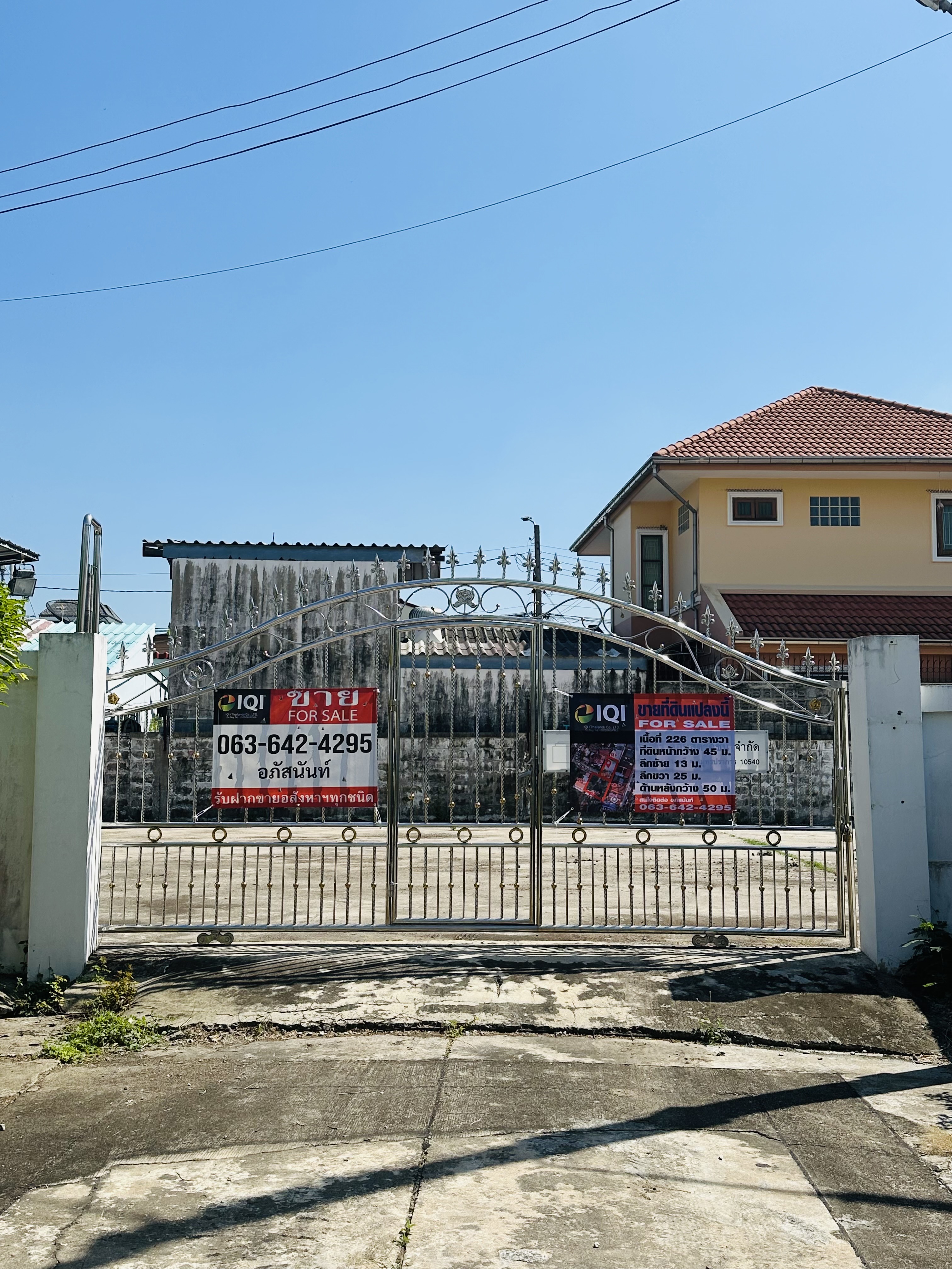 For sale 2 plots of vacant land with title deeds in the Pla Thong Village, Srinakarin, next to the MRT Yellow Line (Sri Dan Station) image