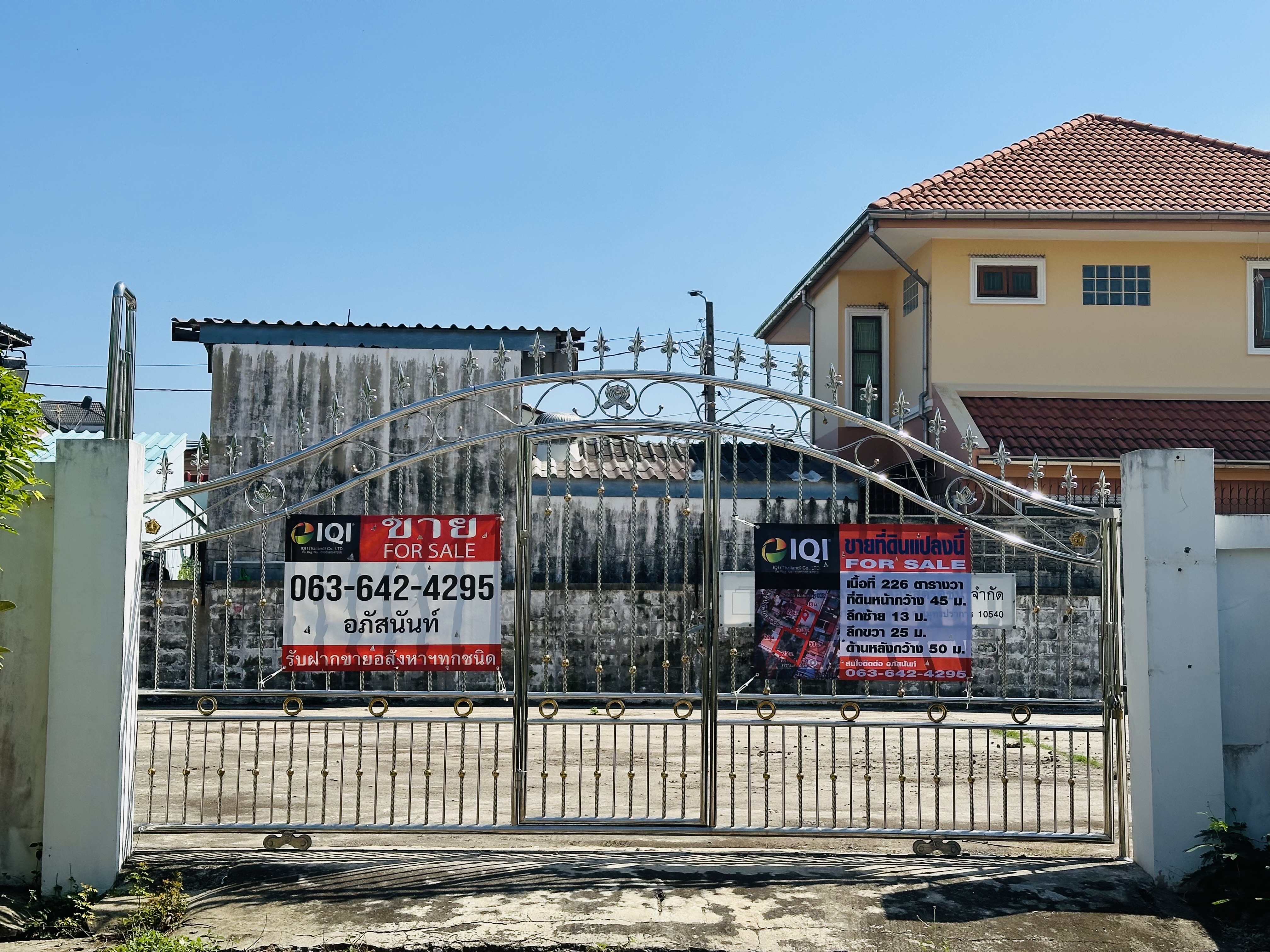 For sale 2 plots of vacant land with title deeds in the Pla Thong Village, Srinakarin, next to the MRT Yellow Line (Sri Dan Station) image