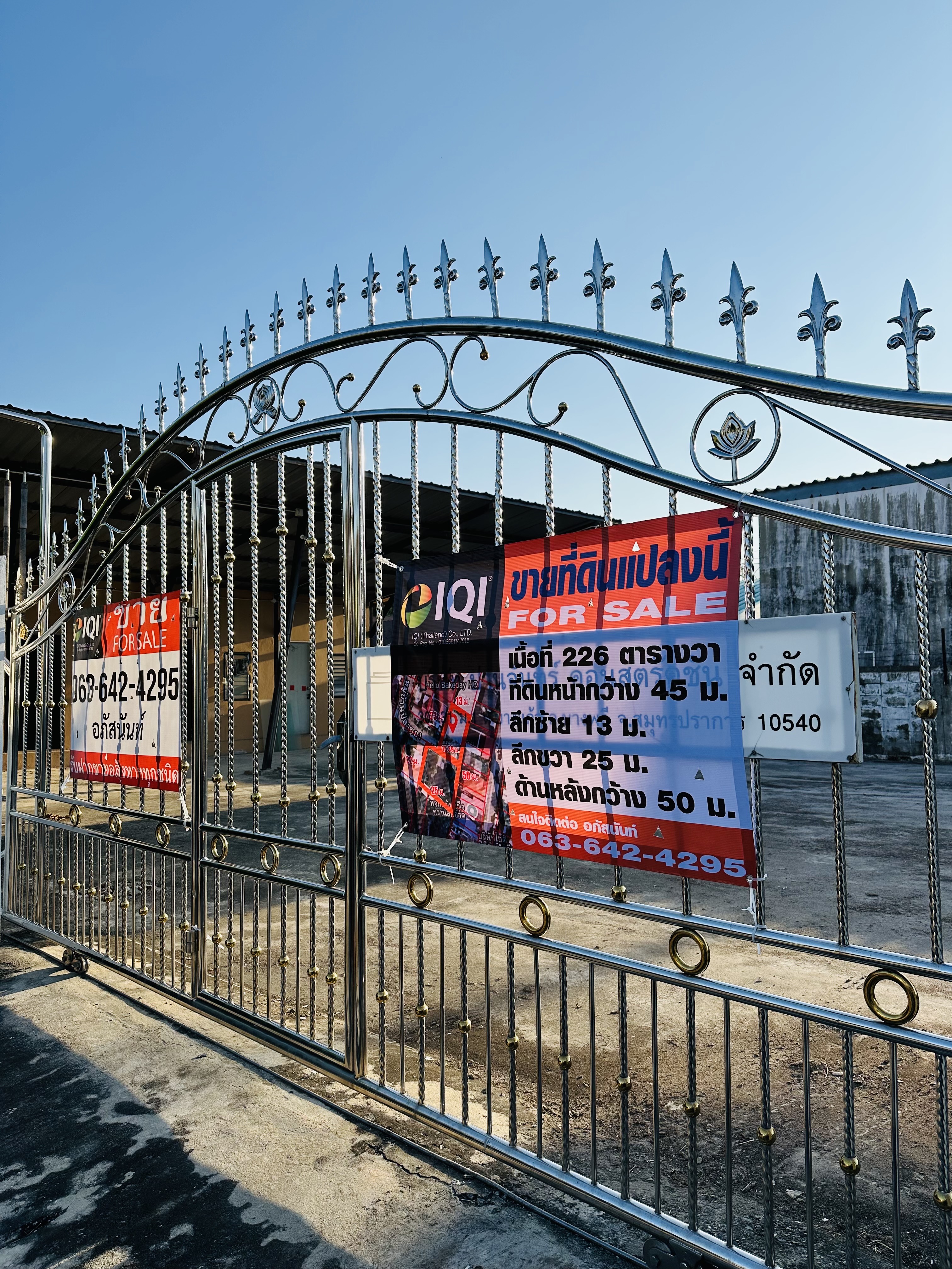 For sale 2 plots of vacant land with title deeds in the Pla Thong Village, Srinakarin, next to the MRT Yellow Line (Sri Dan Station) image