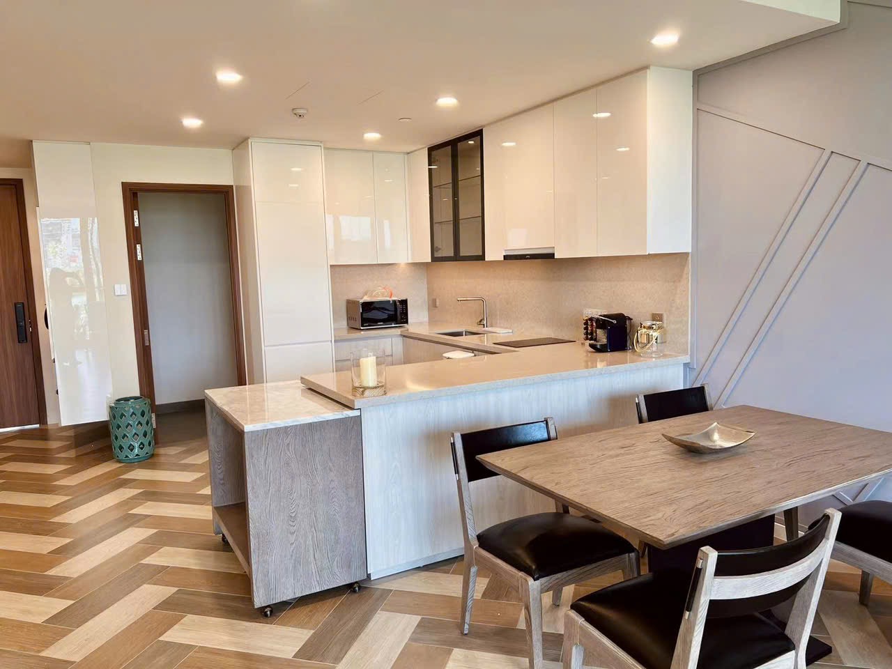 1 Bedroom Aparment At The Galleria Metropole image