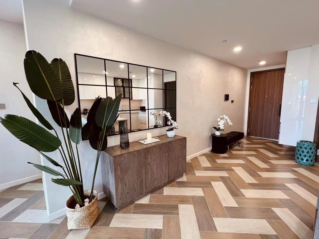 1 Bedroom Aparment At The Galleria Metropole image