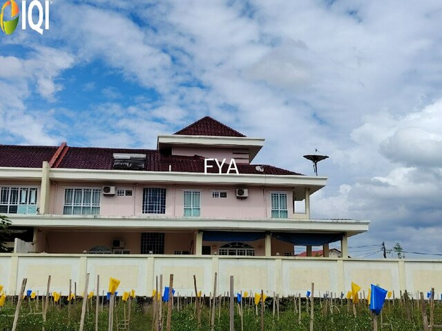 SUPERSIZED 2.5 Storey Semi Detached House photo