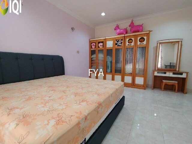 SUPERSIZED 2.5 Storey Semi Detached House image