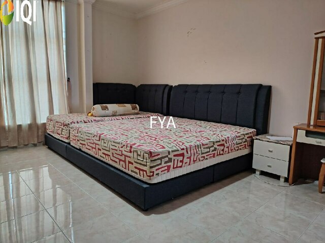SUPERSIZED 2.5 Storey Semi Detached House image