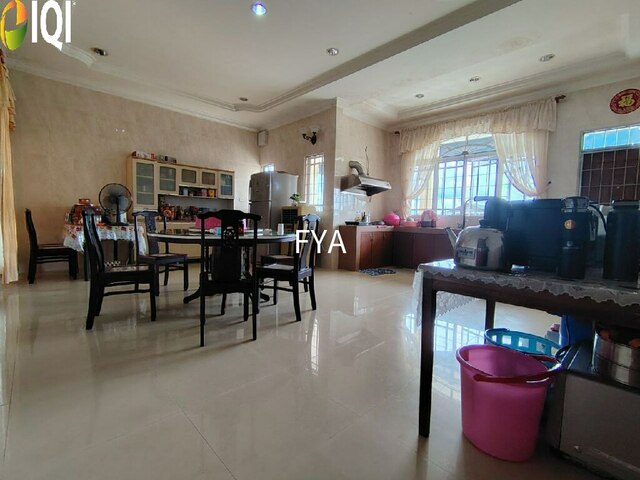 SUPERSIZED 2.5 Storey Semi Detached House image
