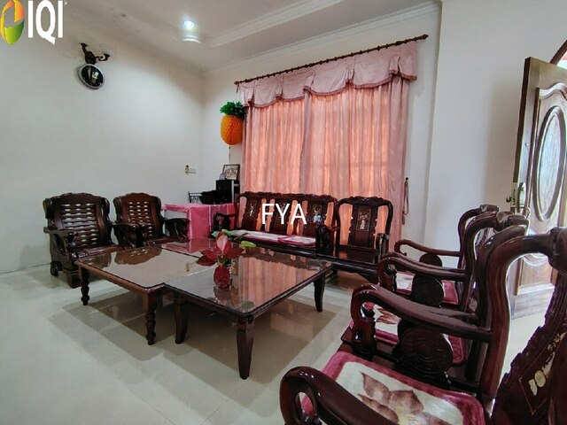 SUPERSIZED 2.5 Storey Semi Detached House image
