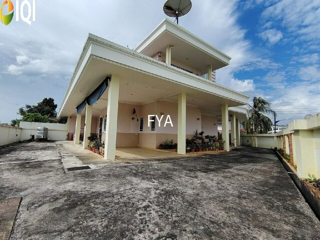 SUPERSIZED 2.5 Storey Semi Detached House image