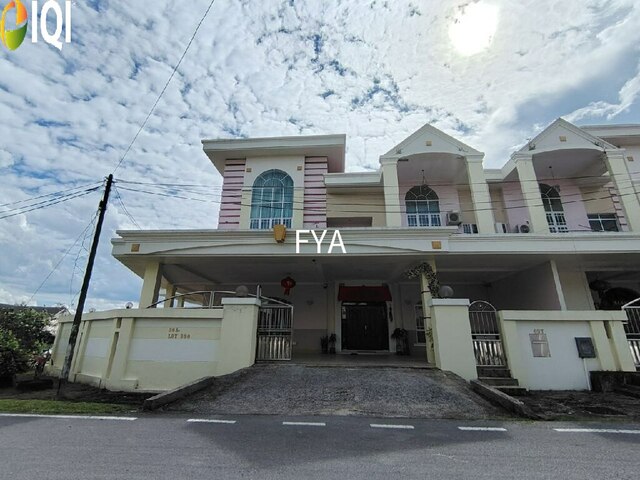 SUPERSIZED 2.5 Storey Semi Detached House image
