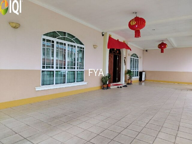 SUPERSIZED 2.5 Storey Semi Detached House image