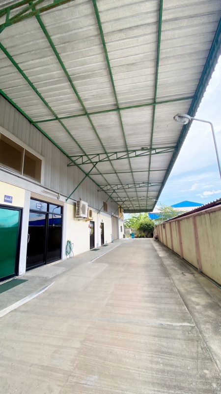 Land with Buildings Samut Sakhon image