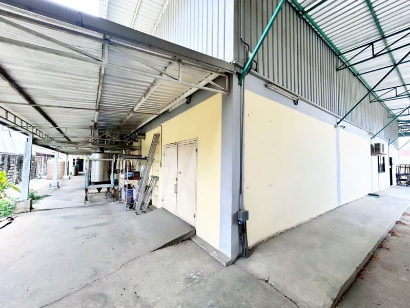 Land with Buildings Samut Sakhon image