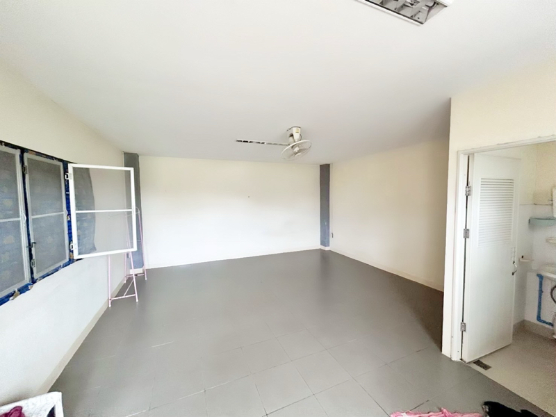 Land with Buildings Samut Sakhon image