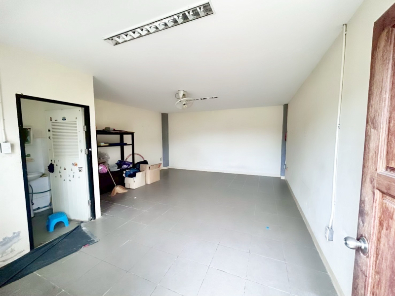 Land with Buildings Samut Sakhon image