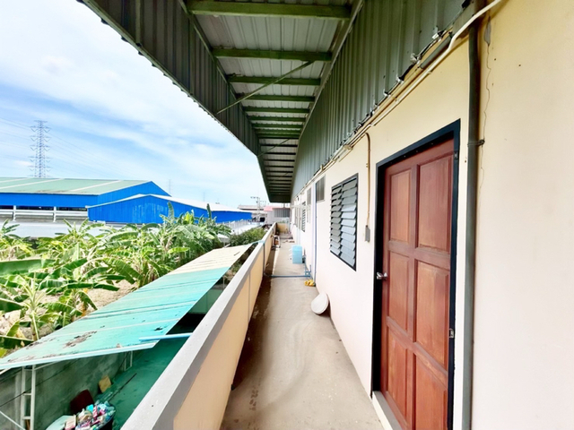 Land with Buildings Samut Sakhon image