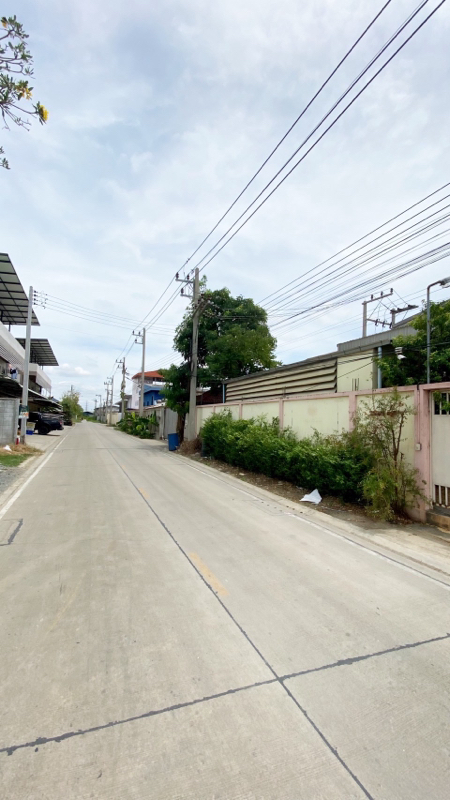 Land with Buildings Samut Sakhon image