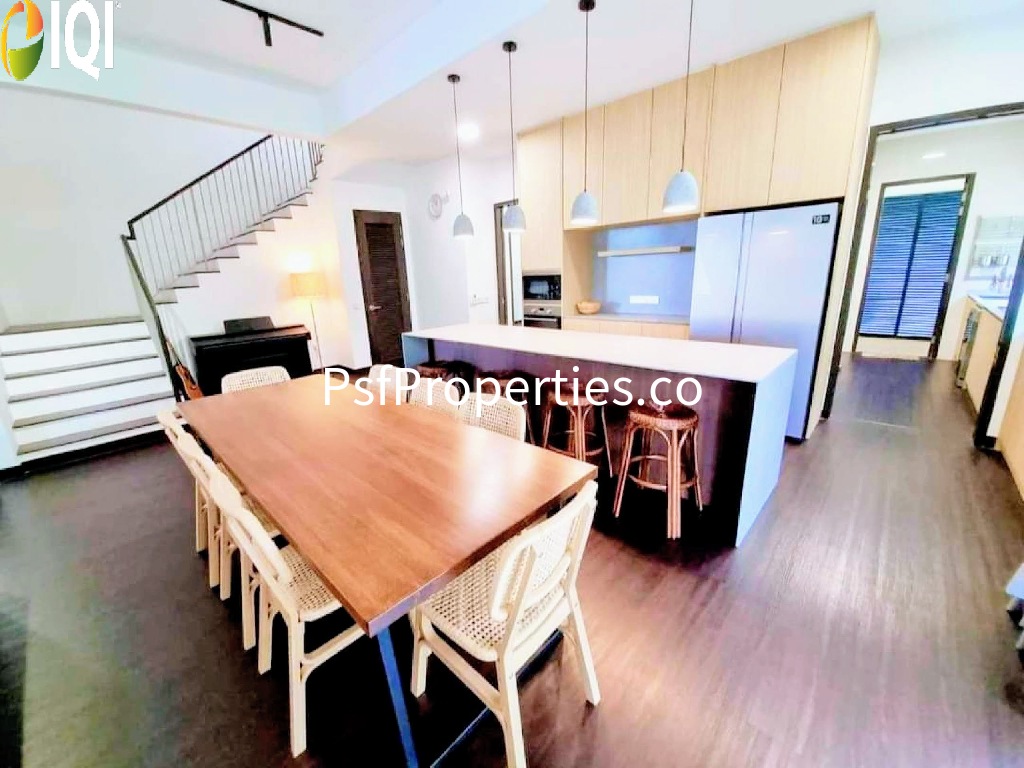 Reesia Elmina Garden image