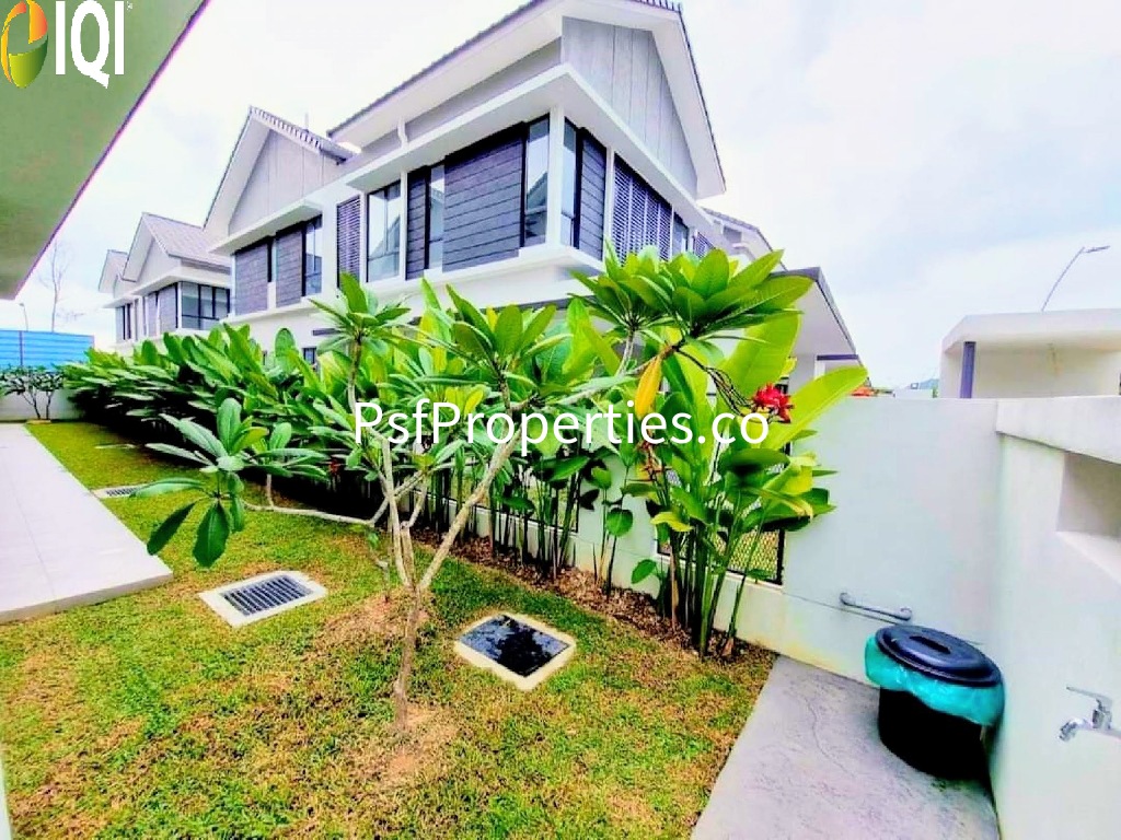 Reesia Elmina Garden image