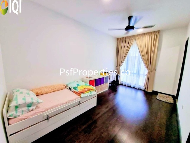 Reesia Elmina Garden image