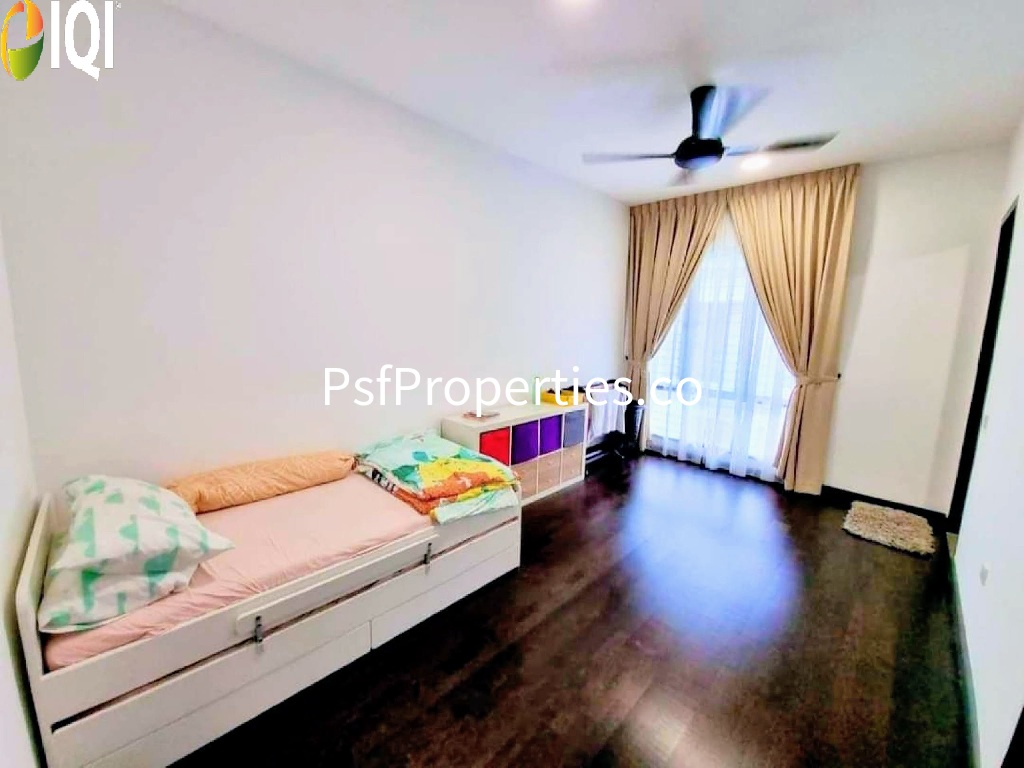 Reesia Elmina Garden image