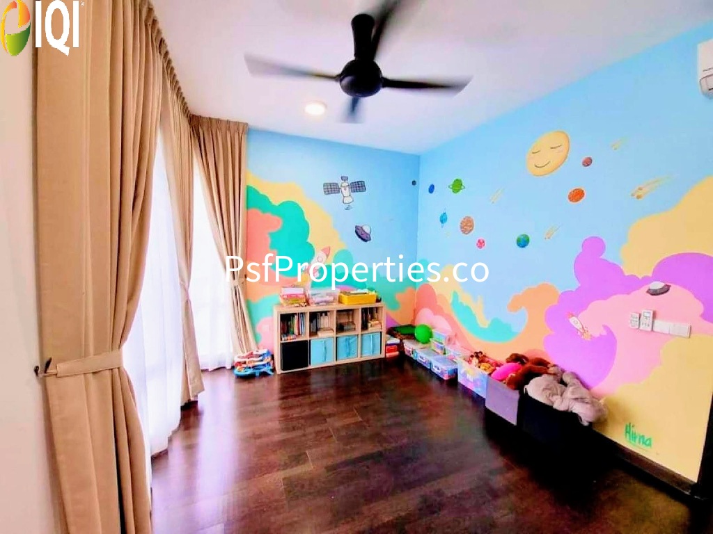 Reesia Elmina Garden image