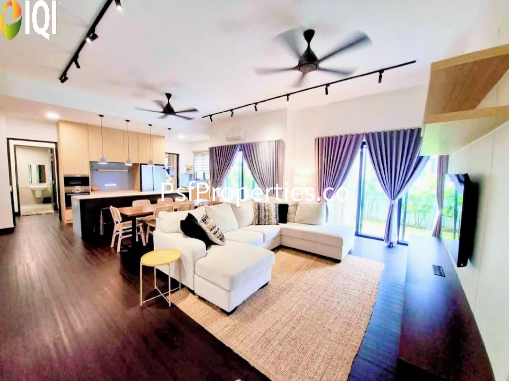 Reesia Elmina Garden image