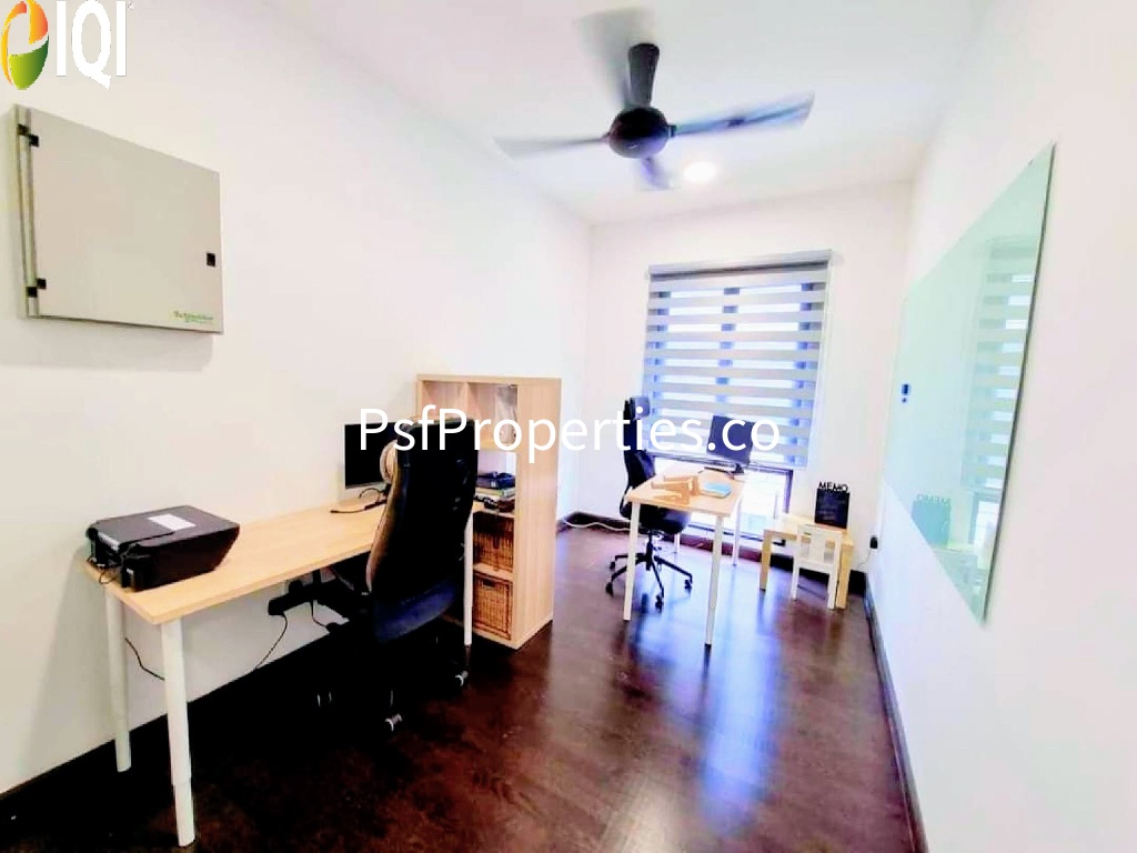 Reesia Elmina Garden image