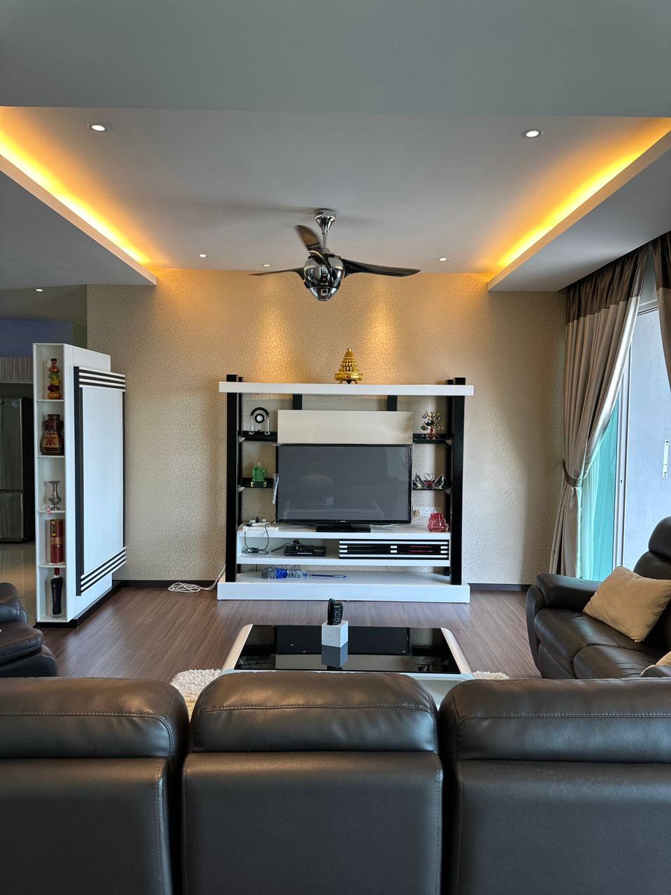 10 Island Resort image