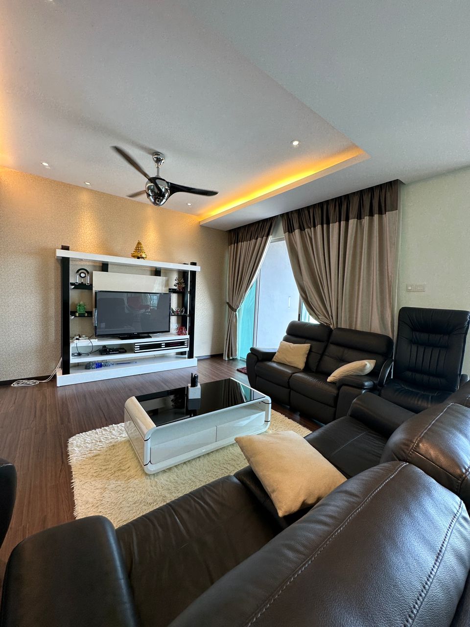 10 Island Resort image