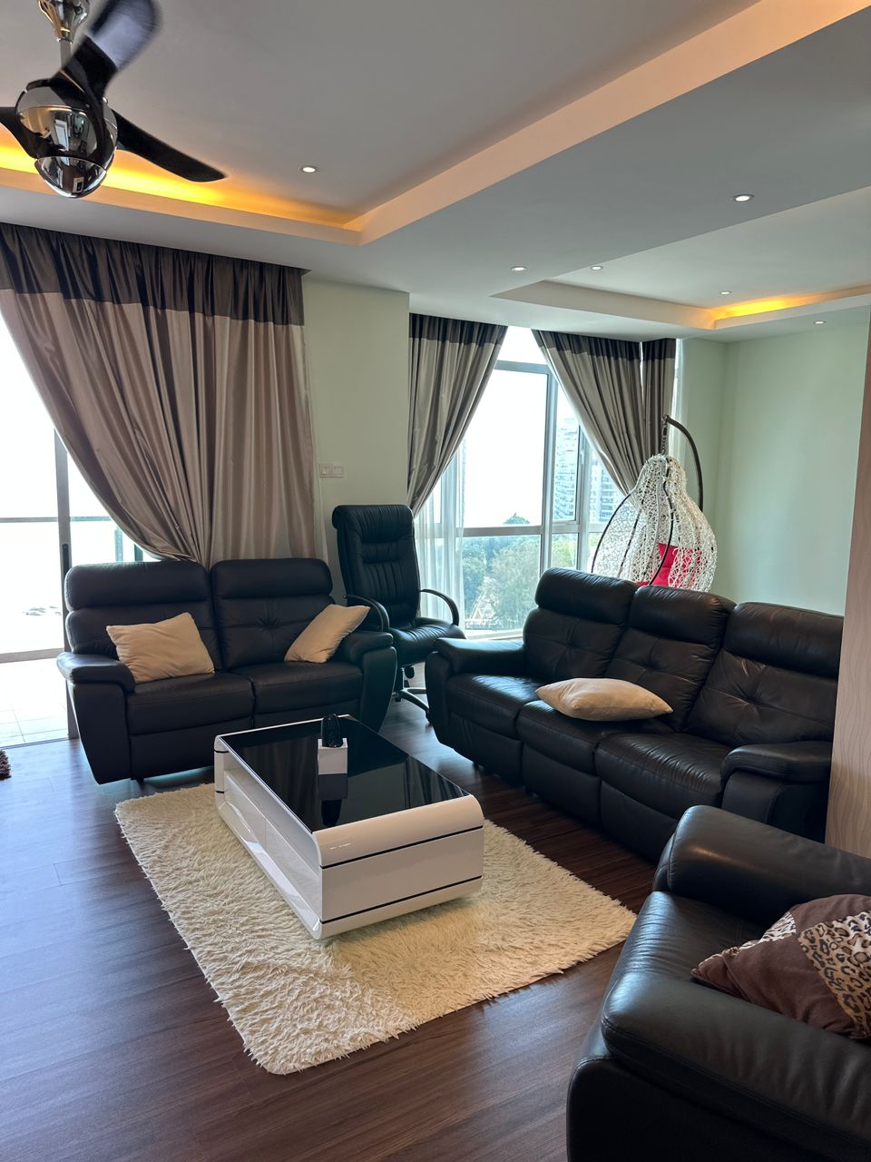 10 Island Resort image