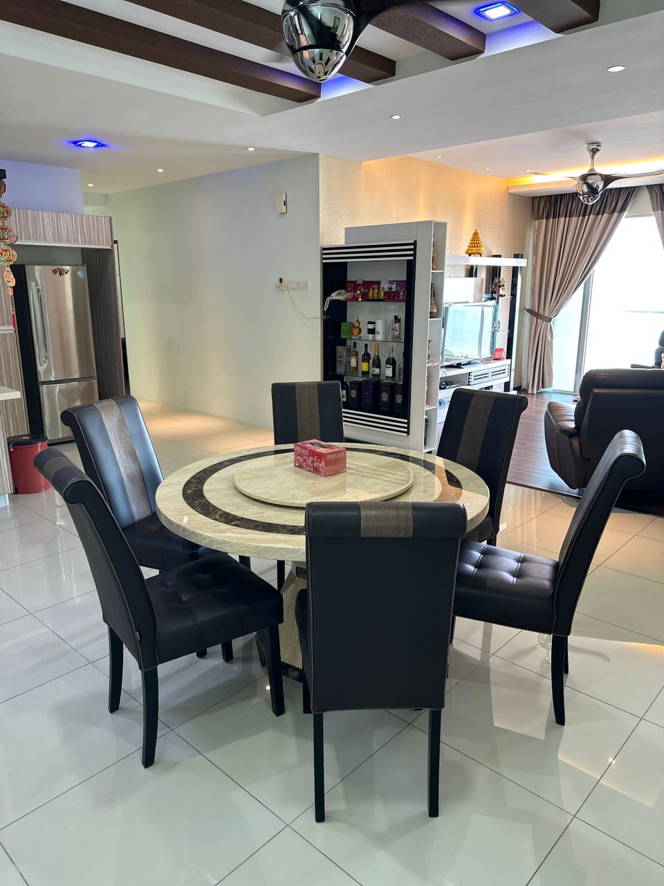 10 Island Resort image