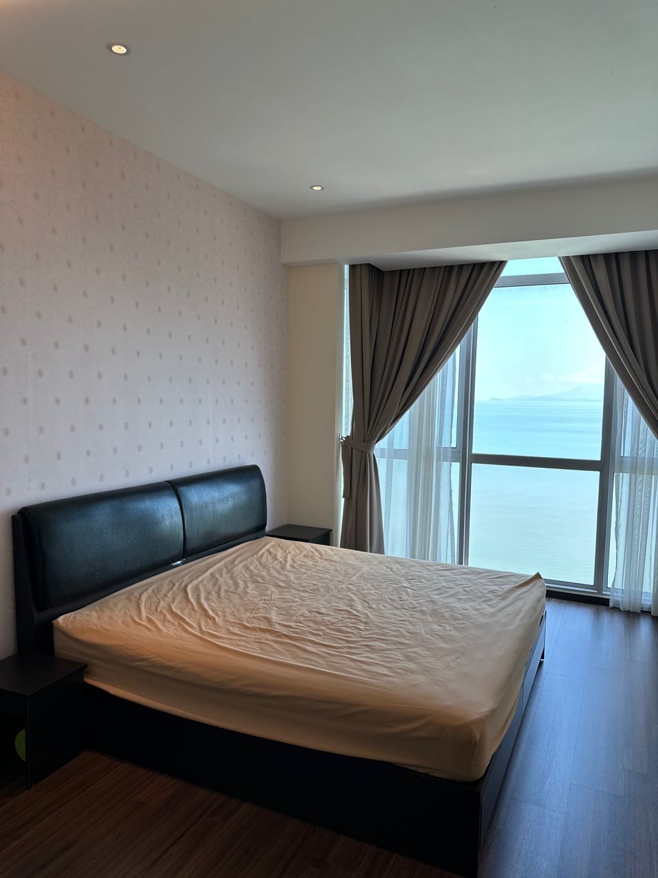 10 Island Resort image