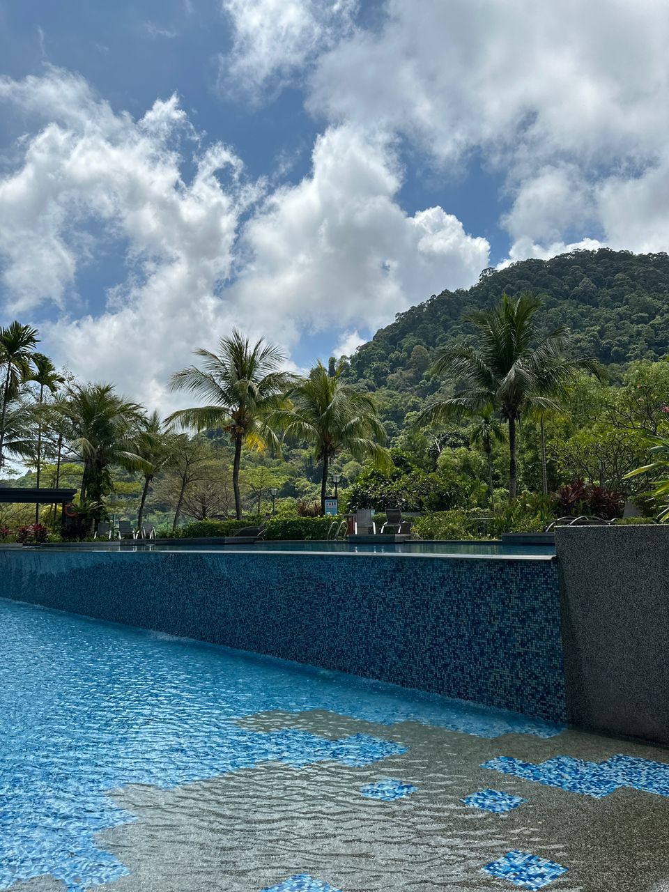 10 Island Resort image