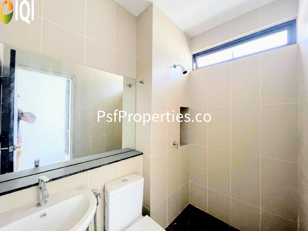 Elmina Valley 2 image