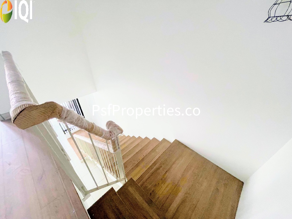 Elmina Valley 2 image