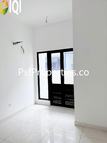 Reesia Elmina Garden image