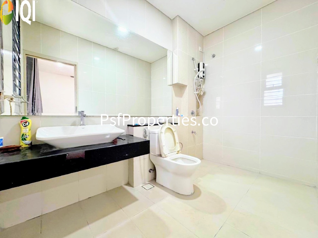 Elmina Valley 4 image