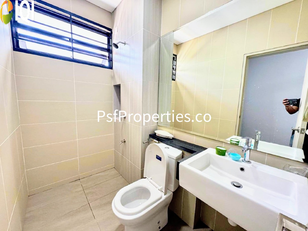 Elmina Valley 4 image