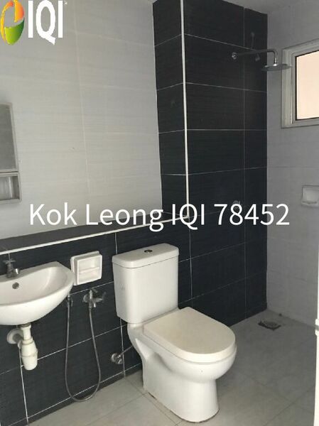 Springville Residence Corner Unit Partial Funished 3R,2B  For Sale