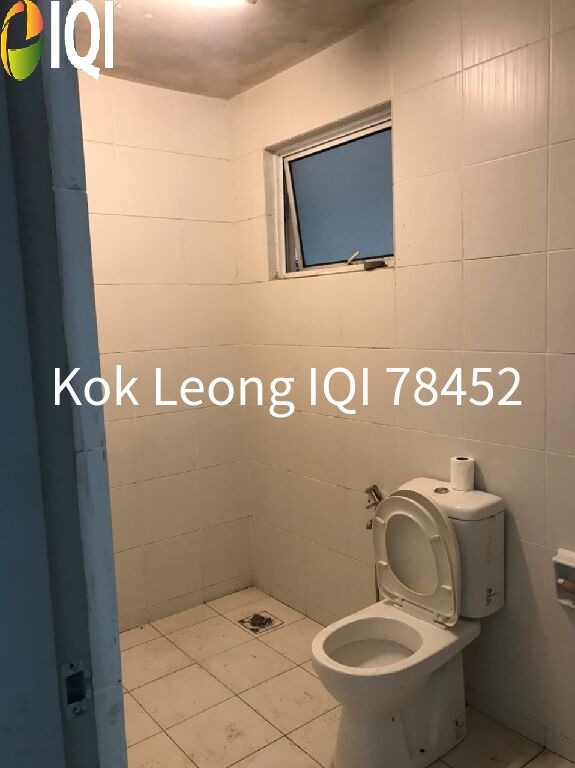 Springville Residence Corner Unit Partial Funished 3R,2B  For Sale image