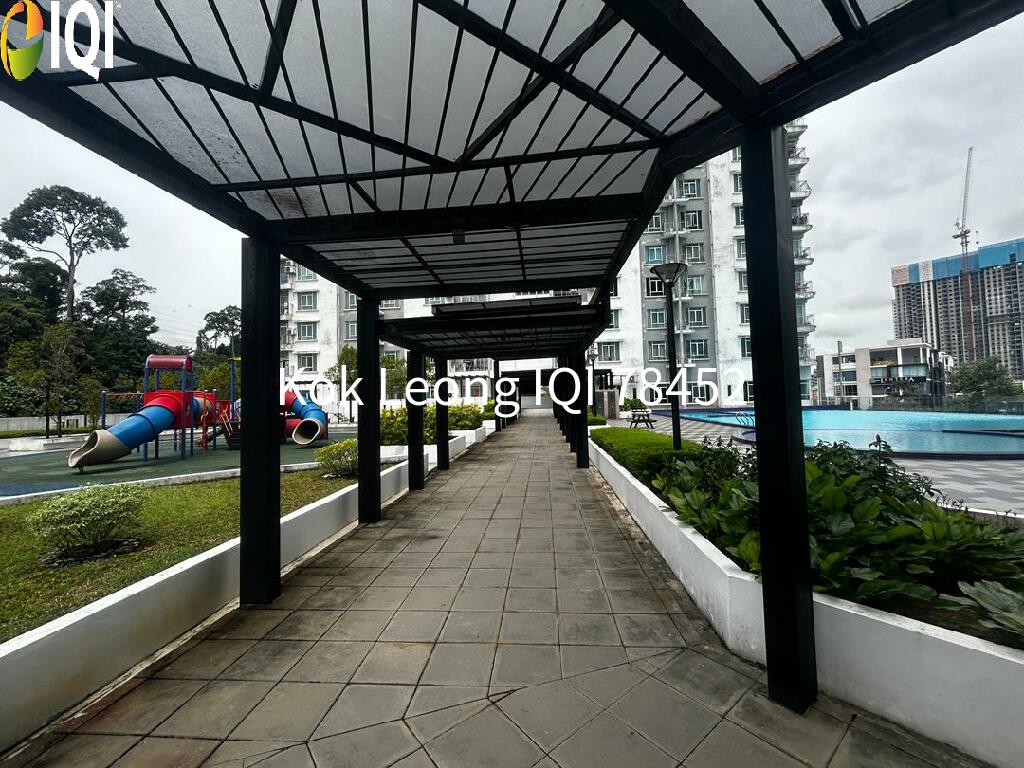 Springville Residence Corner Unit Partial Funished 3R,2B  For Sale image