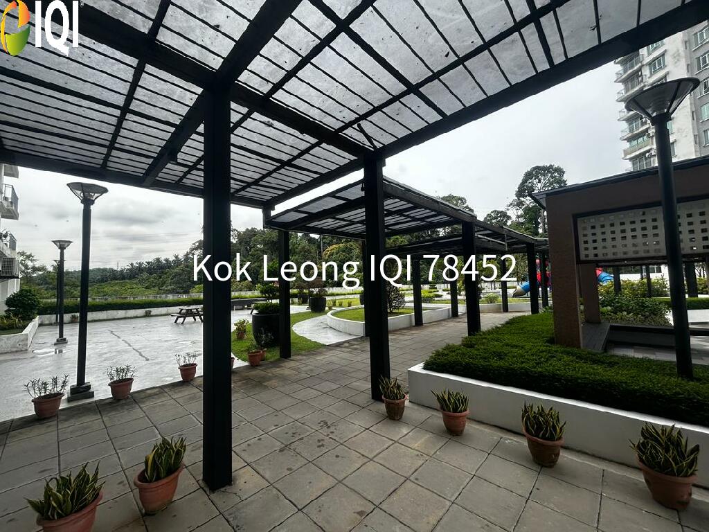 Springville Residence Corner Unit Partial Funished 3R,2B  For Sale image