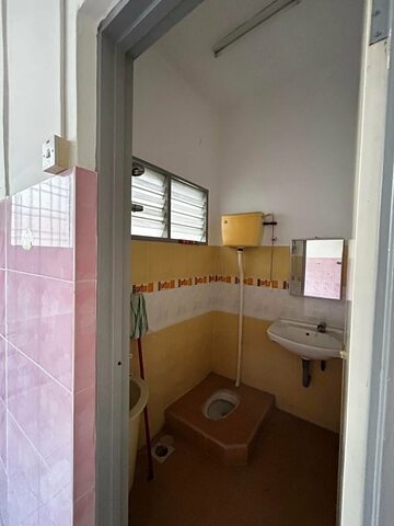 Cheap Sale 5 Room 2.5 Storey Menglembu Impiana Adril Wang Bestari Timur Bukit Merah Lahat image