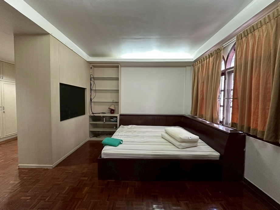 Townhouse at Sukhumvit 19, near Terninal 21 Asoke image
