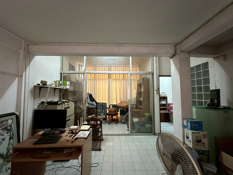 Townhouse at Sukhumvit 19, near Terninal 21 Asoke image