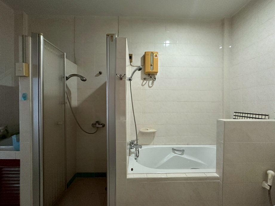 Townhouse at Sukhumvit 19, near Terninal 21 Asoke image